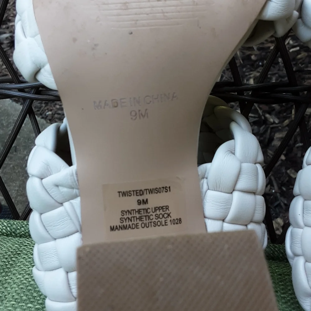 Steve Madden Twisted Braided Faux Leather Sandal Size 9M.